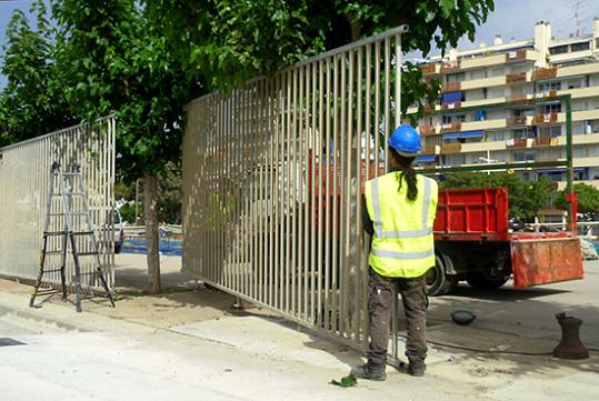 Eix. Retirada de la tanca del port