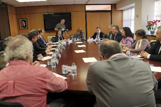 Generalitat de Catalunya. Reunió entre la consellera i les Ampes i direccions dels centres afectats per la sentència