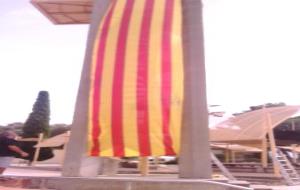 Roben una senyera de grans dimensions a Santa Margarida i els Monjos