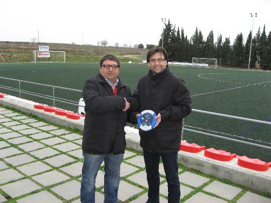 Ajt Sant Cugat . Sant Cugat Sesgarrigues instal·la un desfibril·lador a la zona esportiva