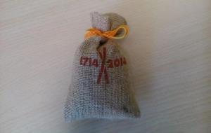 Ajt Sant Pere de Ribes. Sant Pere de Ribes envia terra per a la plantada del roure del Tricentenari a Montserrat