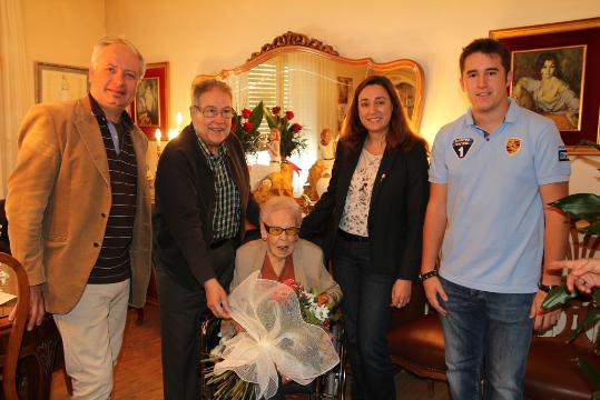 Ajt Sant Sadurní d'Anoia. Sant Sadurní felicita Francisca Vilanova Oliver, que ja té 100 anys