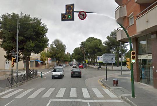 Google Maps. Semafor a Av. Generalitat i Parlament de Catalunya