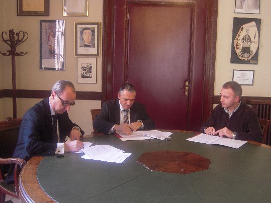 Eix. Signatura del conveni amb la Fundació Pinnae