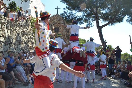 Ajuntament de Sitges. Sitges obre el calendari de festes destiu amb lAplec de la Trinitat