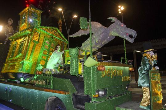 Ajuntament de Calafell. Somnis de Disbauxa i Monster High, guanyadors del Carnaval Xurigué de Calafell