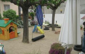 Ajuntament d'Olèrdola. Un dels dos patis de l'escola bressol Gotims de Moja