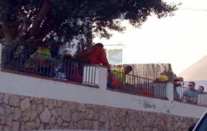 Un ferit crític i quatre de greus en caure per un balcó a Sitges