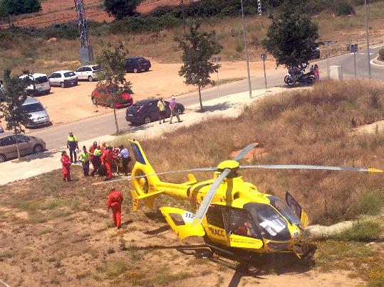 EIX. Un helicòpter del SEM ha donat assistència aquest dilluns a Vilanova i la Geltrú a una emergència de salut, per un atac cardíac