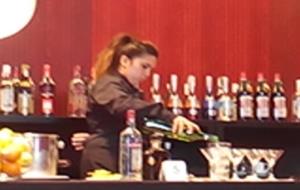 Ajuntament de Vilafranca. Una alumna de la Fassina guanya el premi degustació del XXXè Concurs de cocteleria