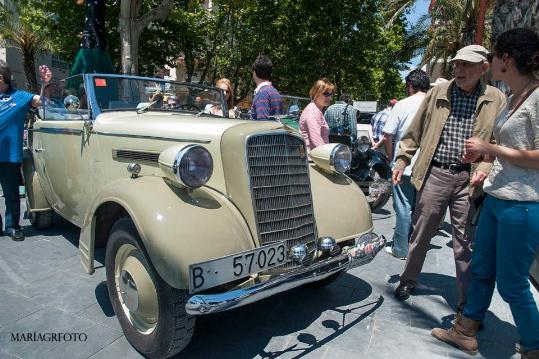 María Garcia Rubio. Una trentena de cotxes, al 9è Ralli de Cotxes dÈpoca País del Cava 