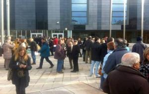 Unes 200 persones fan cua als jutjats de Vilanova per autoinculpar-se del 9N