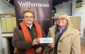 EIX. Vallformosa fa un donatiu de 4.000 euros a Càritas Interparroquial de Vilafranca del Penedès