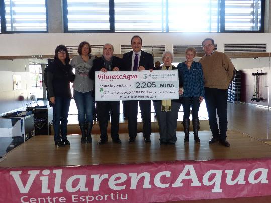 Ajuntament de Calafell. Vilarenc Aqua de Calafell recapta més de 2.000 euros per a lAssociació de Parkinson
