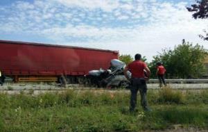 Xoc mortal a la N-340 entre un turisme i un camió a Avinyonet del Penedès