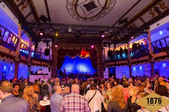 1876 Casino Club. Eix