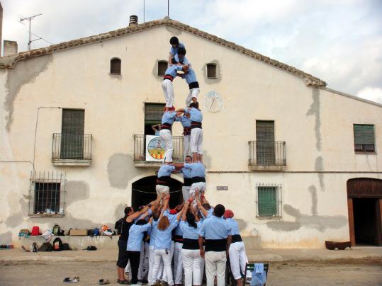 Arxiu Colla Jove. 1er 3 de 6 en un assaig l'octubre de 2010, 1 mes abans de la primera sortida de la colla