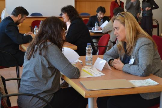 Ajuntament de Sitges. 20 candidats i una vintena dempreses se sotmeten a un Speed Dating, un sistema dentrevistes ràpides per trobar feina i buscar 