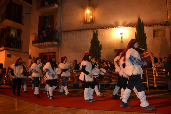 Cavalcada dels Reis a Vilanova i la Geltrú 2015. Els músics arriben al castell de la Geltrú per rebre els Reis. Cavalcada dels Reis a Vilanova i la Geltrú 2015