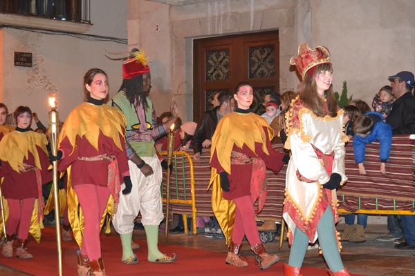 Cavalcada dels Reis a Vilanova i la Geltrú 2015. Els ajudants del patge Eliseu arriben al Castell de la Geltrú. Cavalcada dels Reis a Vilanova i la Geltrú 2015