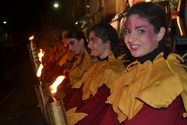 Cavalcada dels Reis a Vilanova i la Geltrú 2015. Les portadores de torxes. Cavalcada dels Reis a Vilanova i la Geltrú 2015