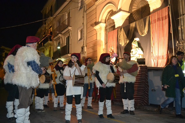 Cavalcada dels Reis a Vilanova i la Geltrú 2015. Els músics que acompanyen ses majestats. Cavalcada dels Reis a Vilanova i la Geltrú 2015