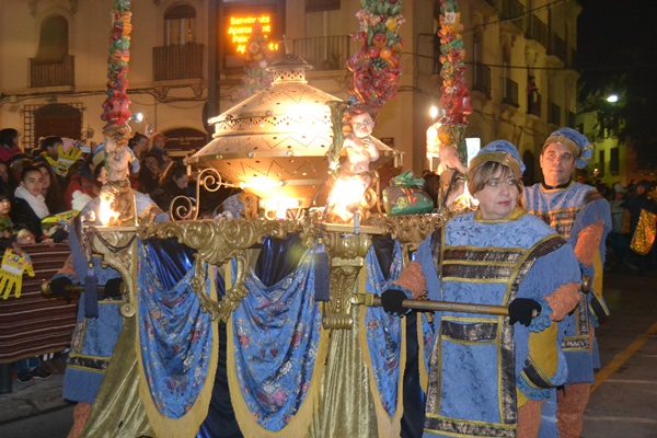 Cavalcada dels Reis a Vilanova i la Geltrú 2015. El seguici del rei Gaspart. Cavalcada dels Reis a Vilanova i la Geltrú 2015