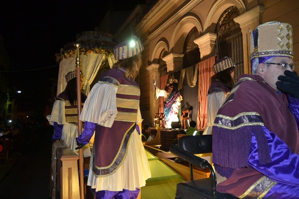 Cavalcada dels Reis a Vilanova i la Geltrú 2015. La carrossa del rei Gaspart. Cavalcada dels Reis a Vilanova i la Geltrú 2015