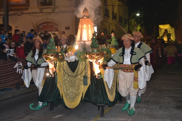 Cavalcada dels Reis a Vilanova i la Geltrú 2015. El seguici del rei Baltasar. Cavalcada dels Reis a Vilanova i la Geltrú 2015