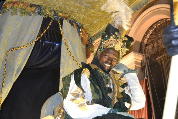 Cavalcada dels Reis a Vilanova i la Geltrú 2015. La carrossa del rei Baltasar. Cavalcada dels Reis a Vilanova i la Geltrú 2015