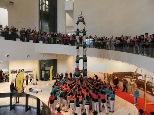 Actuació dels Castellers de Vilafranca a la Jiaotong University de Shanghai per participar a un dels actes de la Barcelona Catalonia Cultural Week. Ca