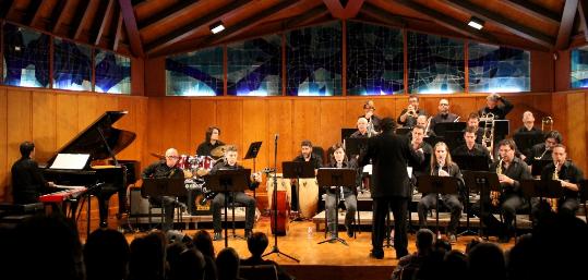 La Big Band de lescola Músics del Vendrell i el guitarrista Vicenç Solsona