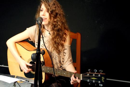 Concert vermut amb la cantant i guitarrista Júdit Lov