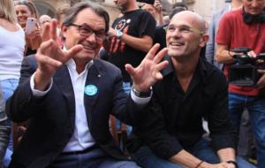 Artur Mas i Raül Romeva, tot just abans de participar en l'acte de Junts pel Sí a Vilanova i la Geltrú