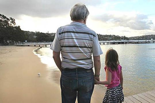 Eix. Cada vez son mayores los abuelos y abuelas que reclaman su derecho a relacionarse con sus nietos