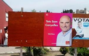 Cartells electorals de Canyelles sabotejats