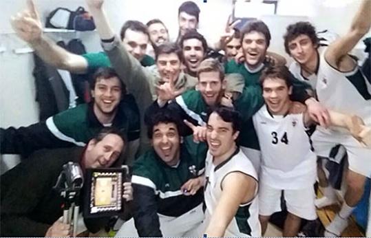 Eix. Celebració dels jugadors del CB Sitges