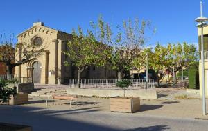 Ajt S.M. i els Monjos. Comença la remodelació de la plaça de l'església a la Ràpita