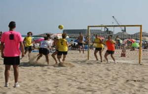Continuen les activitats esportives a les platges de Vilanova i la Geltrú. Ajuntament de Vilanova