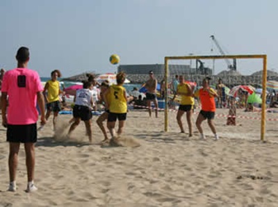 Continuen les activitats esportives a les platges de Vilanova i la Geltrú. Ajuntament de Vilanova