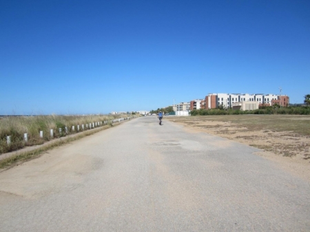 Cubelles millora d’accessibilitat a la platja de Les Salines. Ajuntament de Cubelles