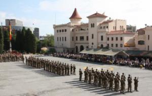 Desfilada militar a la caserna del Bruc en motiu del 'Dia del Veterà'. ACN