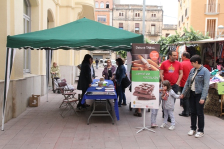 Ajt Sant Sadurní d'Anoia. Dijous 28 de maig, canvia cigarretes per xocolata al mercat de Sant Sadurní