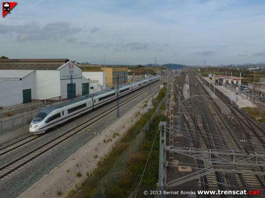 Doble composició d'unitats Talgo circulant per l'Arboç amb destinacions Sevilla i Málaga. www.trenscat.cat