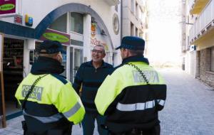 Dues terceres parts de les mediacions que fa la Policia Local de Calafell són per conflictes entre veïns. Ajuntament de Calafell