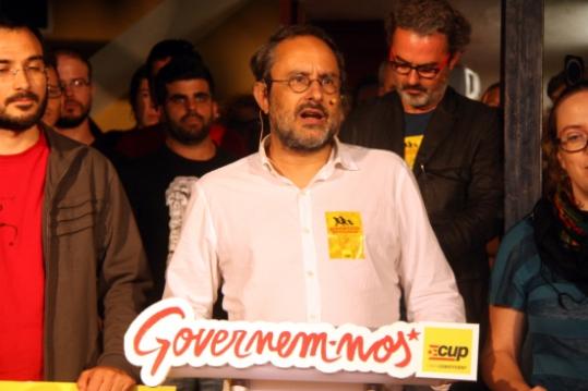 El candidat de la CUP, Antoni Baños, fent el primer discurs de campanya electoral . ACN