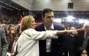 El candidat del PSOE a la presidència del govern espanyol, Pedro Sánchez, amb la cap de llista del PSC, Carme Chacón. ACN