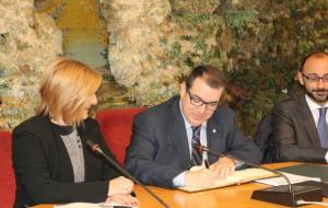 El conseller d’Interior, Jordi Jané, ha assistit avui a la Junta Local de Seguretat de Sant Sadurní d’Anoia juntament amb l’alcaldessa del municipi