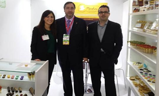 Eix. El conseller Pelegrí amb David Masdeu, CEO i Alba Vives, Export Manager de Masdeu