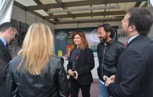 El conseller Santi Vila i l'alcaldessa Neus Lloveras han visitat l'estand d'EIX DIARI durant la inauguració de la mostra i s'han interessat pel joc